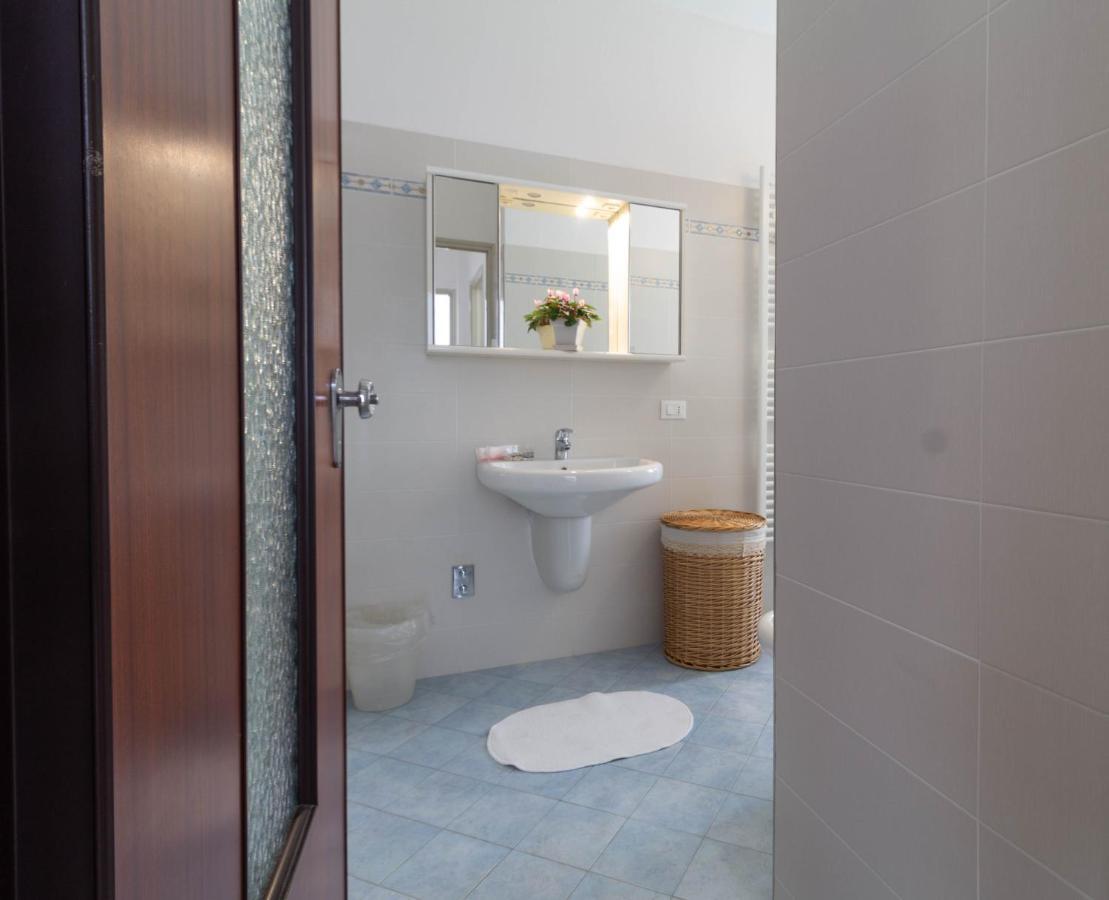 Mamma Ciccia Holiday Home - Lake Front Apartment Мандельо дел Ларио Екстериор снимка