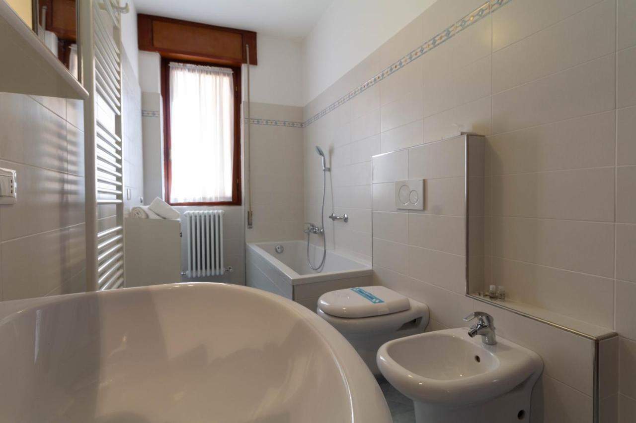 Mamma Ciccia Holiday Home - Lake Front Apartment Мандельо дел Ларио Екстериор снимка